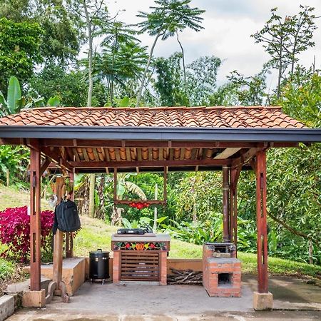 Agradable Cabana Cafetera Con Jacuzzi A 12 Min Del Centro De Pereira Eksteriør billede