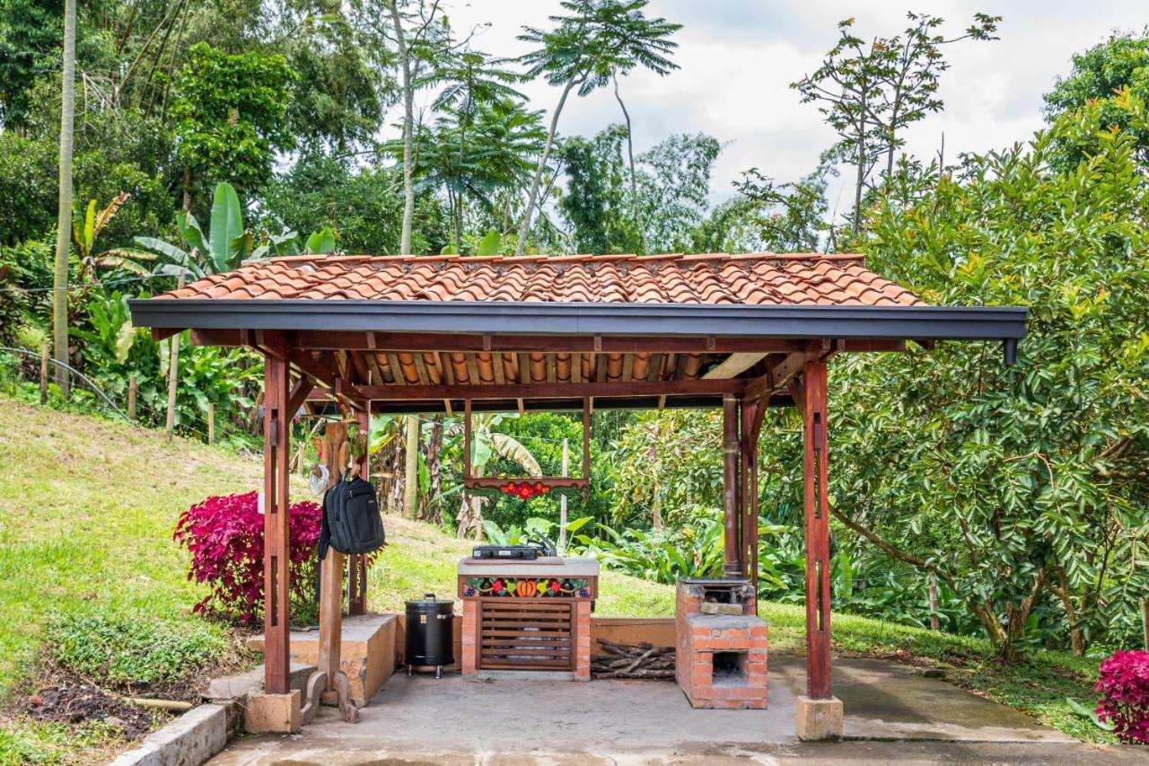 Agradable Cabana Cafetera Con Jacuzzi A 12 Min Del Centro De Pereira Eksteriør billede