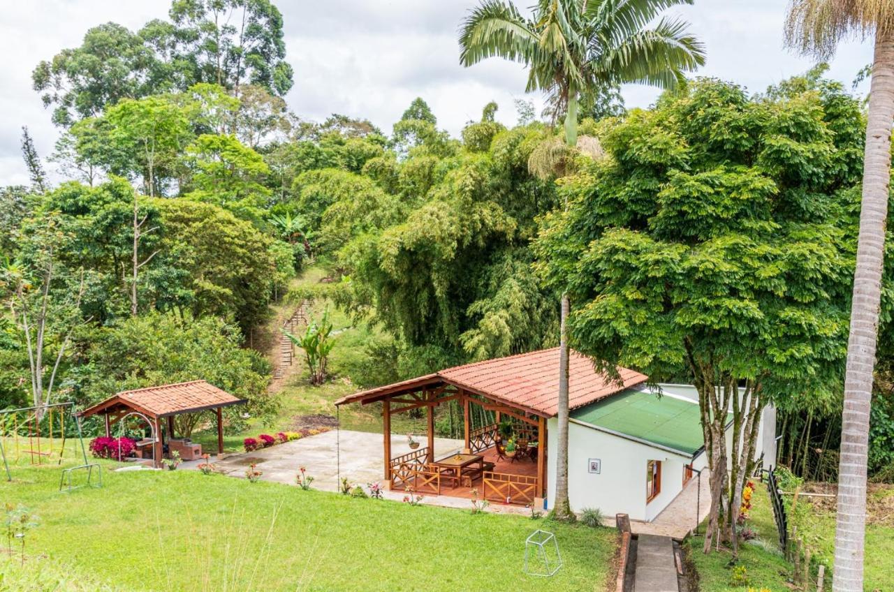 Agradable Cabana Cafetera Con Jacuzzi A 12 Min Del Centro De Pereira Eksteriør billede