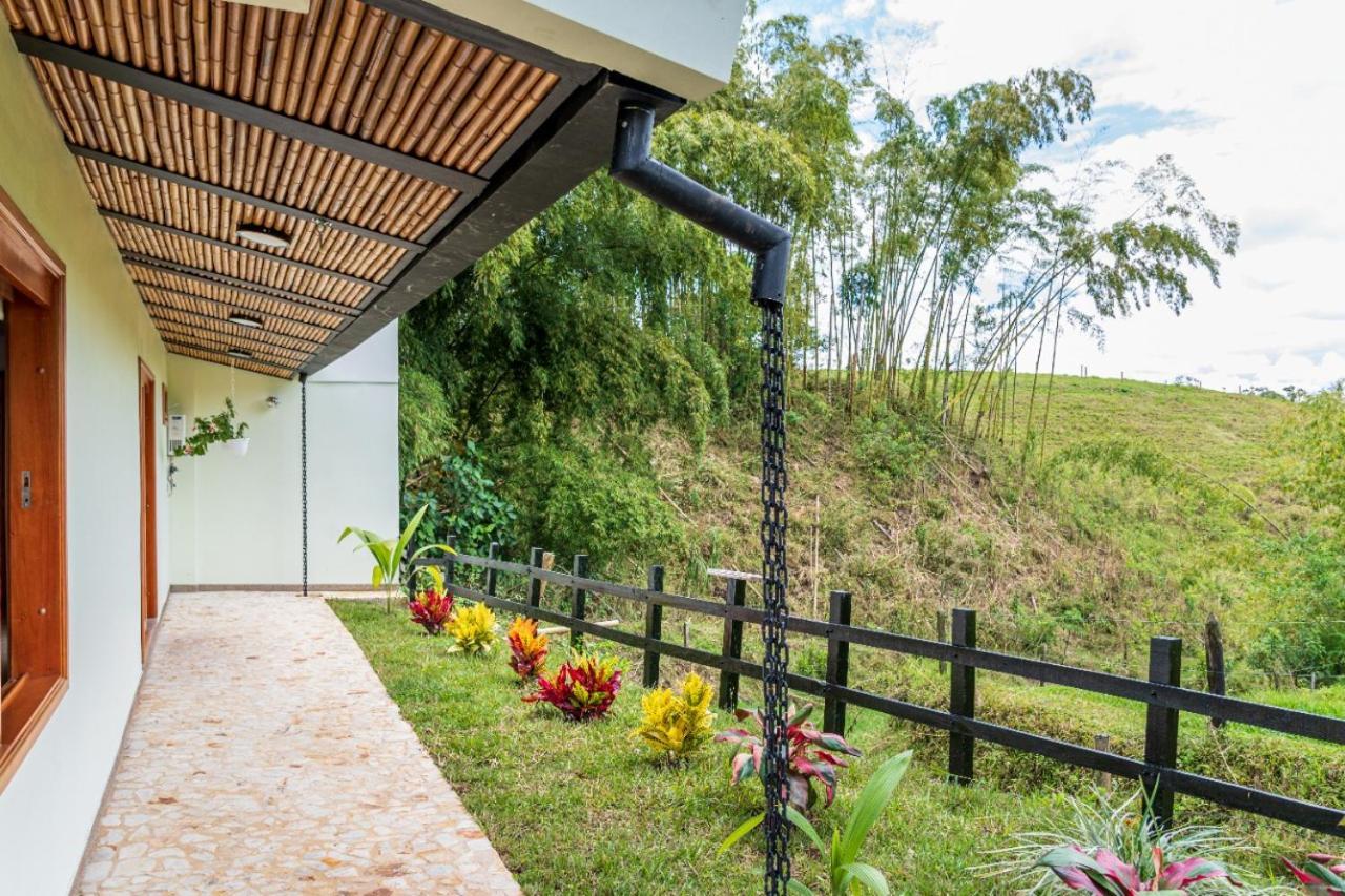 Agradable Cabana Cafetera Con Jacuzzi A 12 Min Del Centro De Pereira Eksteriør billede